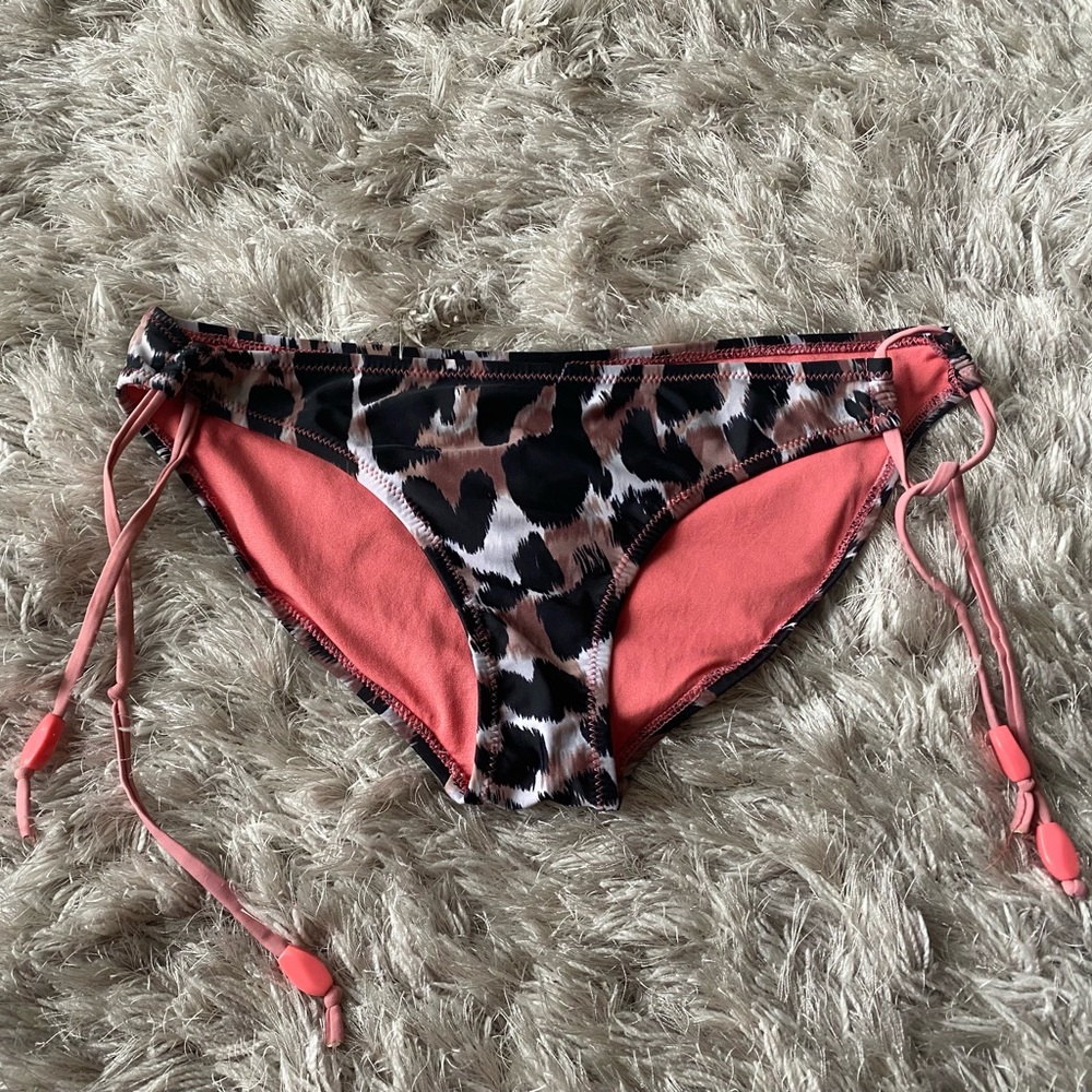 Womens leopard bikini bottoms